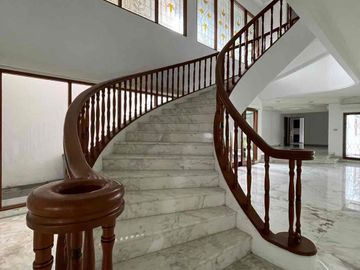 RUMAH MEWAH LUAS & TENANG BEBAS BANJIR KEMANG JAKSEL