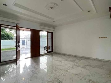 RUMAH MEWAH LUAS & TENANG BEBAS BANJIR KEMANG JAKSEL