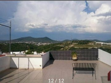 VENTA DE CASA CON ALBERCA VIVE EN LAS ALTURAS DE REAL DE JURIQUILLA
