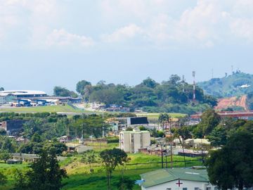 Extraordinario apartamento en Amaru con 3 alcobas y vista a las montañas . Maraya. Av 30 de Agosto. Pereira - Colombia.