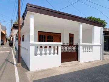 Rumah Bagus Dekat Stasiun Purwosari Solo Kota