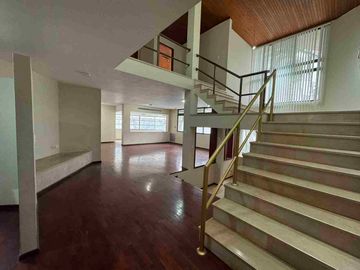 CASA COMERCIAL EN ALQUILER – CEIBOS, SANTA CECILIA