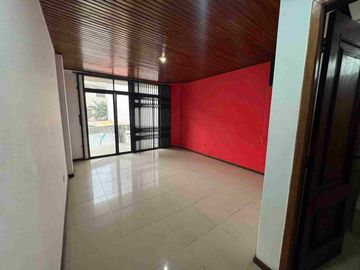 CASA COMERCIAL EN ALQUILER – CEIBOS, SANTA CECILIA