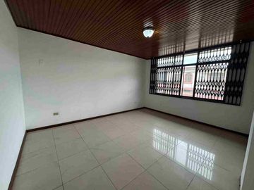 CASA COMERCIAL EN ALQUILER – CEIBOS, SANTA CECILIA