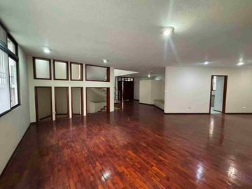 CASA COMERCIAL EN ALQUILER – CEIBOS, SANTA CECILIA