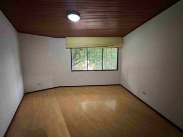 CASA COMERCIAL EN ALQUILER – CEIBOS, SANTA CECILIA