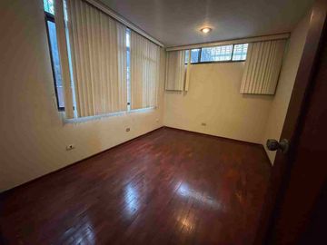 CASA COMERCIAL EN ALQUILER – CEIBOS, SANTA CECILIA