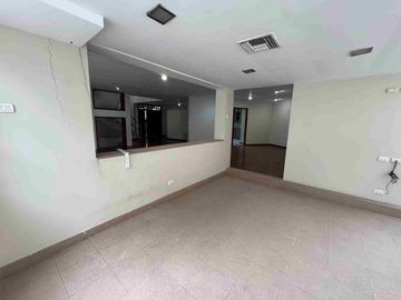 CASA COMERCIAL EN ALQUILER – CEIBOS, SANTA CECILIA