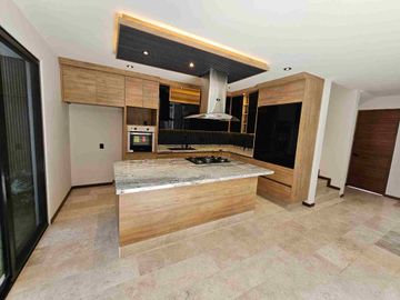 HERMOSA  Casa en VENTA en San Angel V