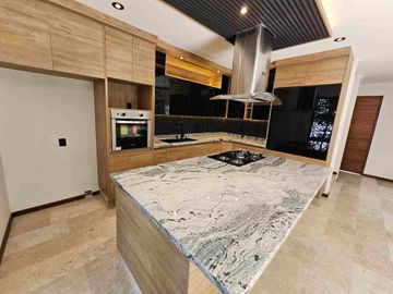 HERMOSA  Casa en VENTA en San Angel V