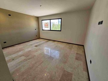 HERMOSA  Casa en VENTA en San Angel V