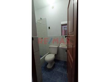 Vendo Casa En Esquina 2 Pisos En Urb. Florida Alta , Area 252 M2 (4 Cocheras )