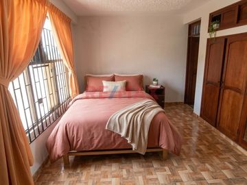 Vendo Casa En Esquina 2 Pisos En Urb. Florida Alta , Area 252 M2 (4 Cocheras )