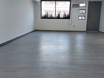 CASA EN RENTA IDEAL PARA OFICINAS O CONSULTORIO