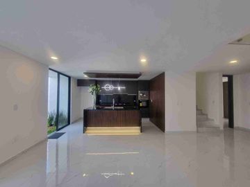 CASA EN VENTA CON HERMOSOS ACABADOS DE LUJO UBICADA EN LOMAS DE ANGELOPOLIS, PUEBLA CERCANA A ZONA COMERCIAL