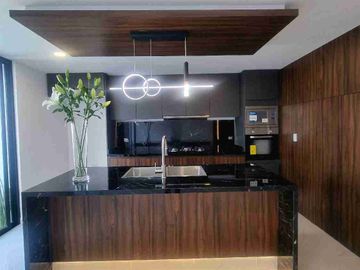 CASA EN VENTA CON HERMOSOS ACABADOS DE LUJO UBICADA EN LOMAS DE ANGELOPOLIS, PUEBLA CERCANA A ZONA COMERCIAL