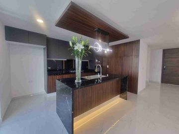 CASA EN VENTA CON HERMOSOS ACABADOS DE LUJO UBICADA EN LOMAS DE ANGELOPOLIS, PUEBLA CERCANA A ZONA COMERCIAL