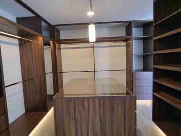 CASA EN VENTA CON HERMOSOS ACABADOS DE LUJO UBICADA EN LOMAS DE ANGELOPOLIS, PUEBLA CERCANA A ZONA COMERCIAL