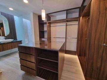 CASA EN VENTA CON HERMOSOS ACABADOS DE LUJO UBICADA EN LOMAS DE ANGELOPOLIS, PUEBLA CERCANA A ZONA COMERCIAL