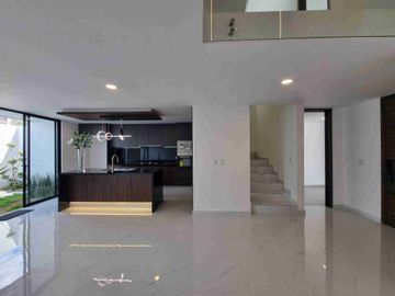 CASA EN VENTA CON HERMOSOS ACABADOS DE LUJO UBICADA EN LOMAS DE ANGELOPOLIS, PUEBLA CERCANA A ZONA COMERCIAL