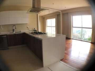 VENDO AMPLIO DEPARTAMENTO EXCELENTE MANTENIMIENTO EN PALMETTO 32