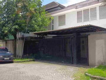 Dijual via lelang Rumah 2 lantai jl. Tenggilis permai Kav . B2 kel/kec Tenggilis Mejoyo SURABAYA,