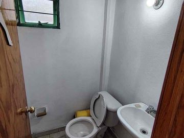 SE RENTA O SE TRASPASA. IDEAL PARA RESTAURANTE. UBICADO EN PLAZA COMERCIAL