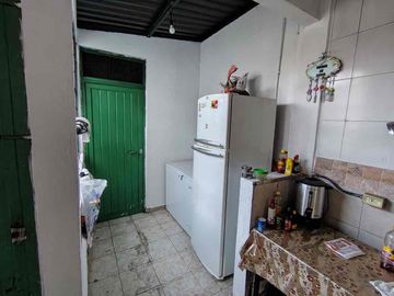 SE RENTA O SE TRASPASA. IDEAL PARA RESTAURANTE. UBICADO EN PLAZA COMERCIAL