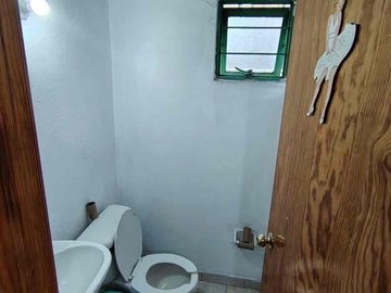 SE RENTA O SE TRASPASA. IDEAL PARA RESTAURANTE. UBICADO EN PLAZA COMERCIAL