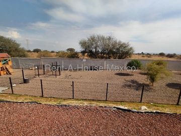 El Marques Terreno en Esquina en Venta en Querétaro con Casa Club RM1619