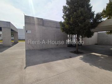 El Marques Terreno en Esquina en Venta en Querétaro con Casa Club RM1619