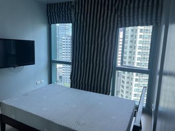 For Lease! 2 Bedroom + 2 Toilet & Bath at 8 Forbestown Road, Taguig City