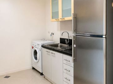 For Lease! 2 Bedroom + 3 Toilet & Bath at 8 Forbestown Road, Taguig City