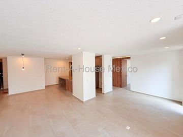 RENTA. Departamento en planta baja con amenidades, jardín privado, 3 recámaras, Jurica