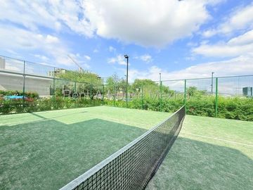 RENTA. Departamento en planta baja con amenidades, jardín privado, 3 recámaras, Jurica