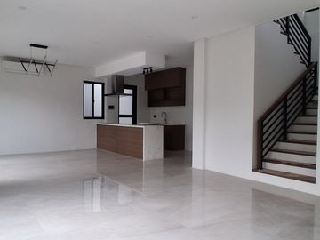 Own This Elegant 4 Bedroom Home in Solen Residences, Sta. Rosa Laguna - R1653