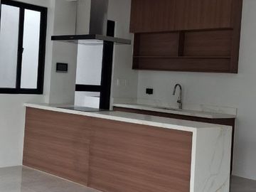 Own This Elegant 4 Bedroom Home in Solen Residences, Sta. Rosa Laguna - R1653