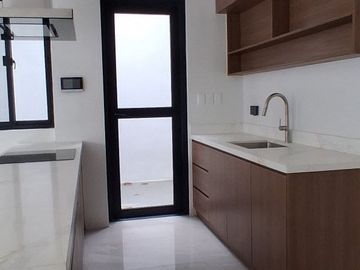 Own This Elegant 4 Bedroom Home in Solen Residences, Sta. Rosa Laguna - R1653