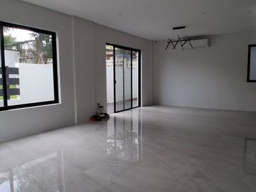 Own This Elegant 4 Bedroom Home in Solen Residences, Sta. Rosa Laguna - R1653