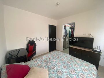 VENTA - Zákia . Casa con amenidades y 3 recámaras con 1 en planta baja