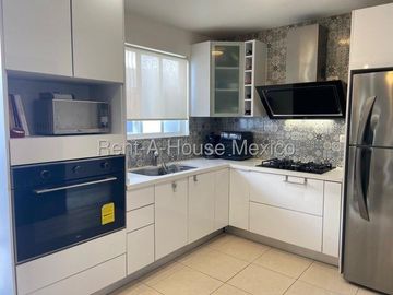 VENTA - Zákia . Casa con amenidades y 3 recámaras con 1 en planta baja