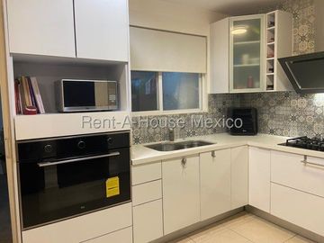 VENTA - Zákia . Casa con amenidades y 3 recámaras con 1 en planta baja