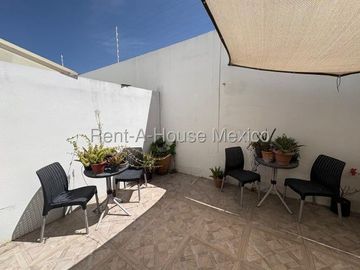 VENTA - Zákia . Casa con amenidades y 3 recámaras con 1 en planta baja