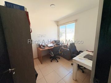 VENTA - Zákia . Casa con amenidades y 3 recámaras con 1 en planta baja