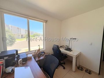 VENTA - Zákia . Casa con amenidades y 3 recámaras con 1 en planta baja