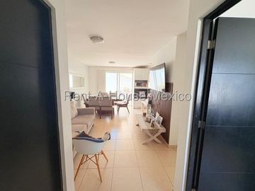 VENTA - Zákia . Casa con amenidades y 3 recámaras con 1 en planta baja