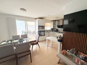 VENTA - Zákia . Casa con amenidades y 3 recámaras con 1 en planta baja