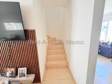VENTA - Zákia . Casa con amenidades y 3 recámaras con 1 en planta baja