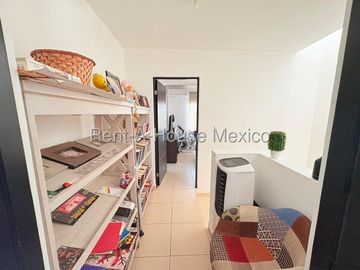 VENTA - Zákia . Casa con amenidades y 3 recámaras con 1 en planta baja
