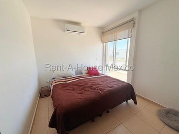 VENTA - Zákia . Casa con amenidades y 3 recámaras con 1 en planta baja